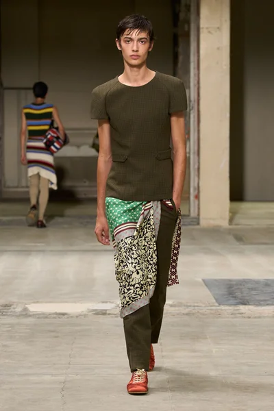 Look 25